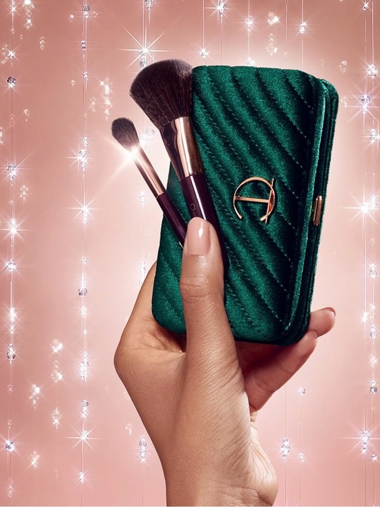 Charlotte Tilbury Other - CHARLOTTE TILBURY MINI BRUSH SET in a GREEN VELVET CLUTCH - BRAND NEW in Plastic